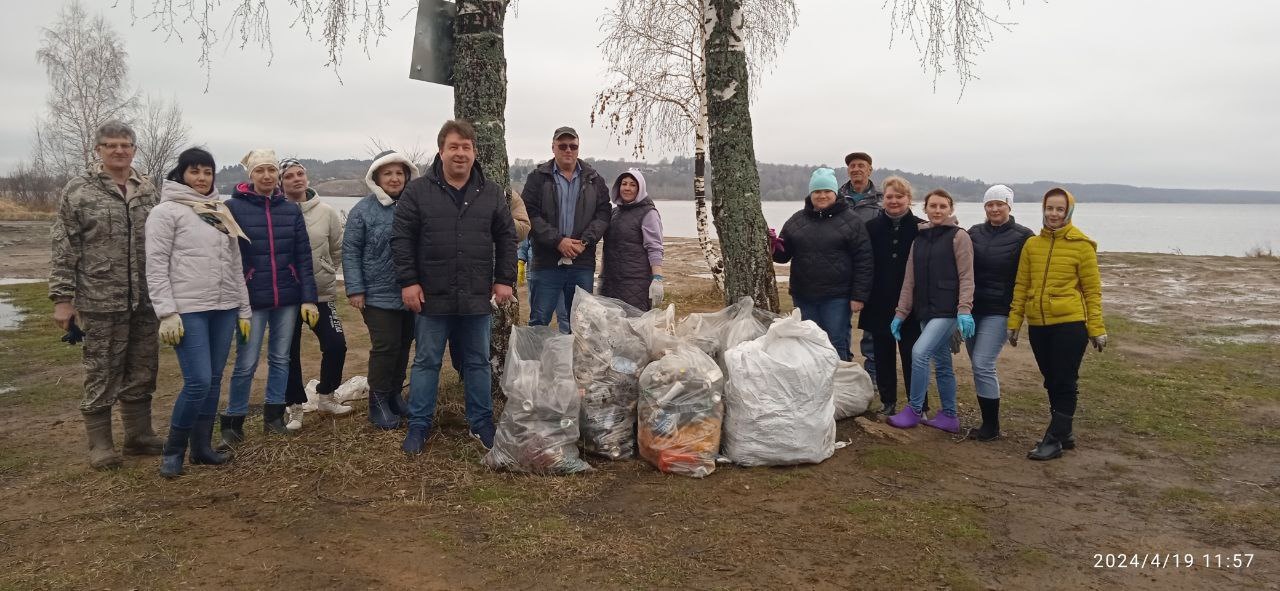 В городских и сельских поселениях Вичугского района прошли мероприятия по уборке территорий в рамках общеобластного субботника..