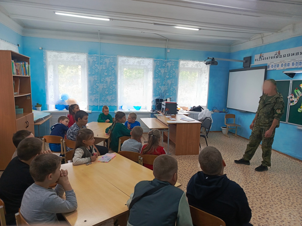 В Старогольчихинской основной школе прошло мероприятие посвящённое Дню памяти и скорби с участием участника СВО.