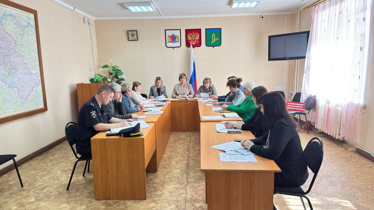 Сегодня в администрации Вичугского муниципального района прошло совместное заседание межведомственной комиссии по организации отдыха, оздоровления и занятости детей и подростков Вичугского муниципального района.