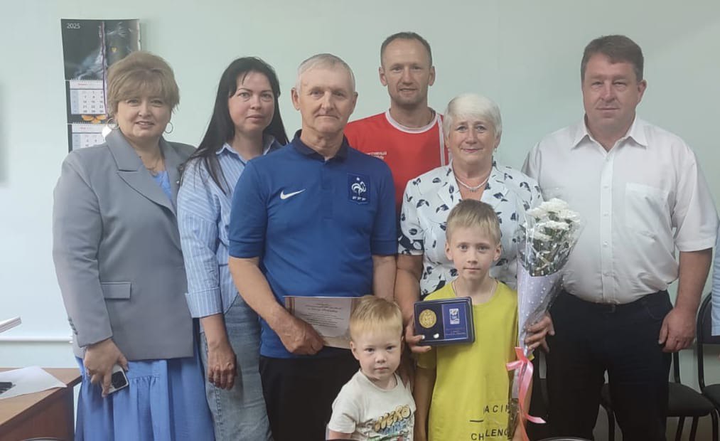 В Вичугском районе чествовали семейные пары в День семьи, любви и верности.