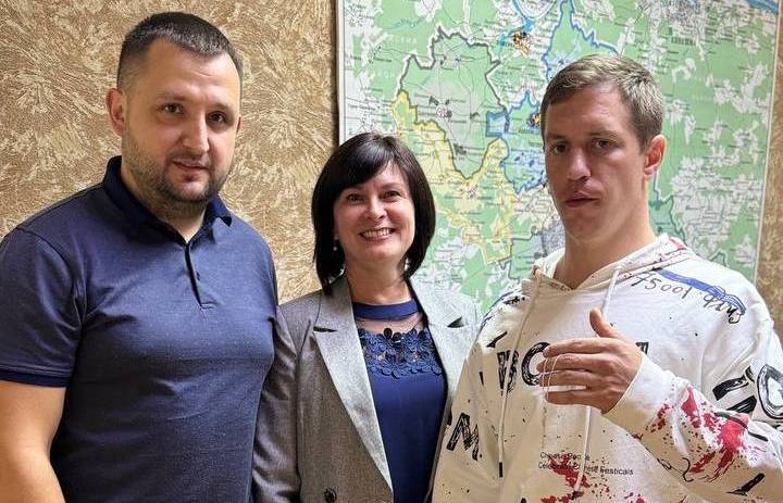 Жителям Вичугского района, оставшимся без попечения родителей, вручили ключи от квартиры. Жителям Вичугского района, оставшимся без попечения родителей, вручили ключи от квартиры.